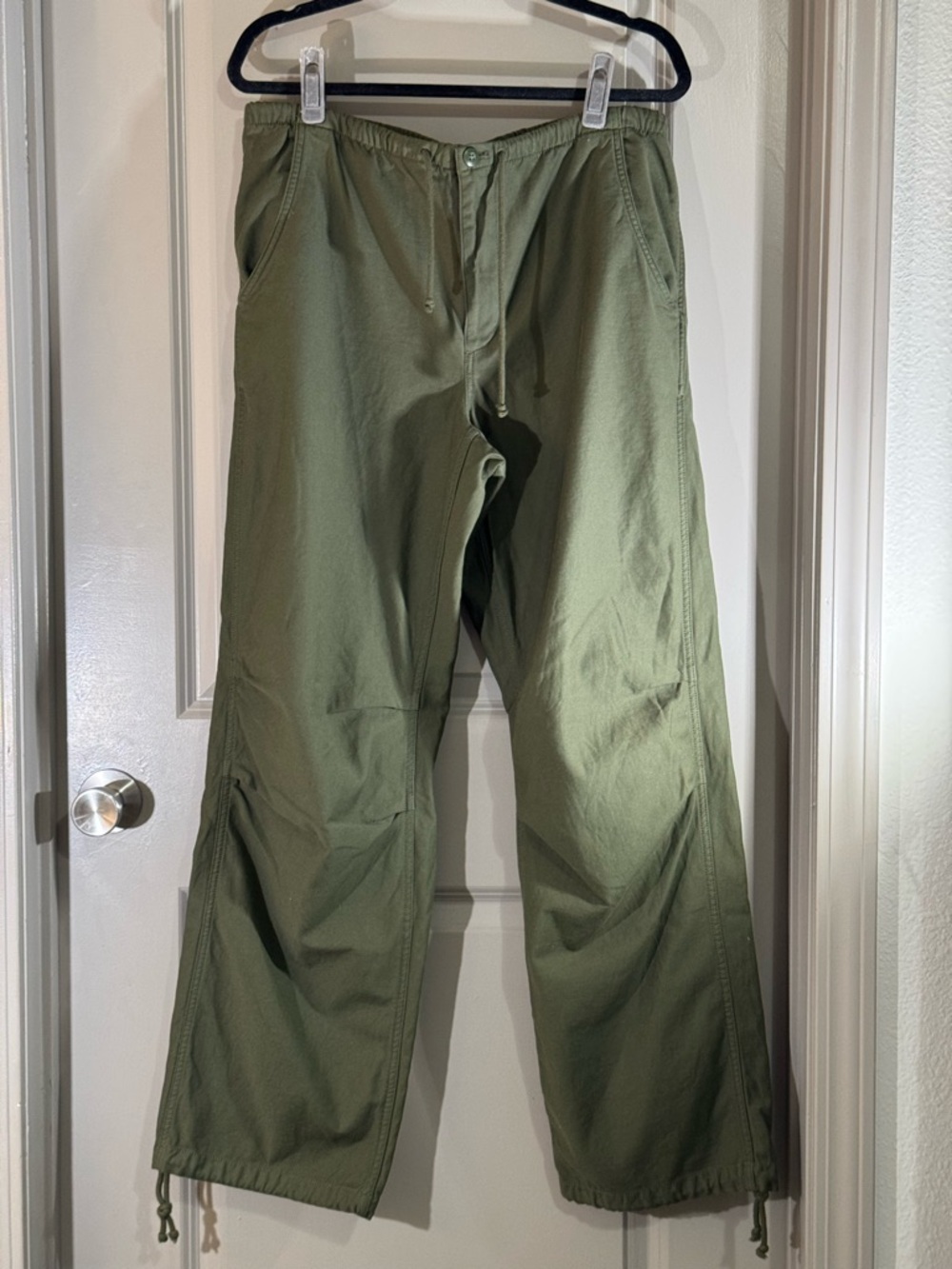 TNA - Aritzia - Olive Green Drawstring Pants